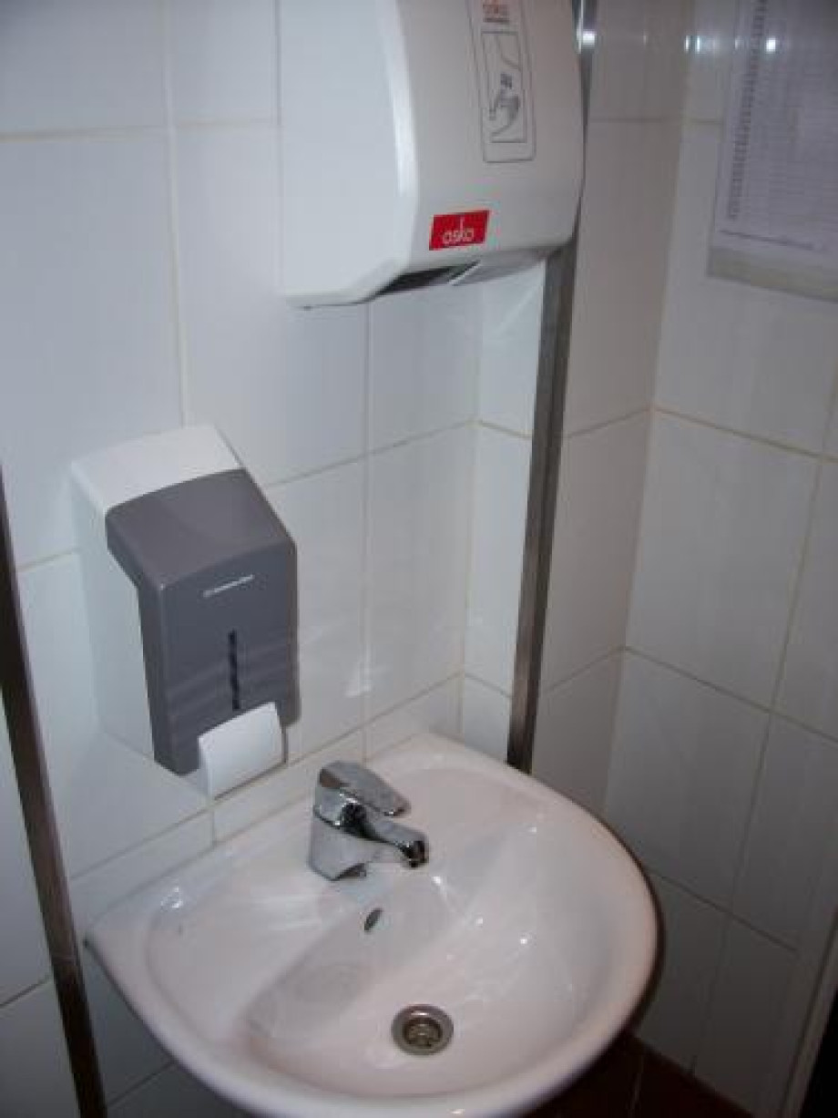 Туалет в "Теремке" на Лиговском. Изображение 2